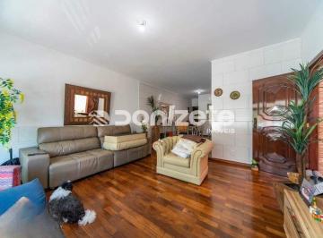 Casa · 257m² · 4 Quartos · 3 Vagas · Sobrado com 4 quartos e 4 vagas à venda por R$ 950 mil na Vila Humaitá - aceita financiamento