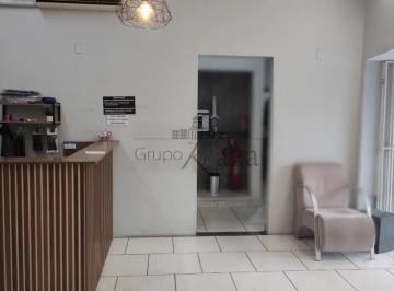 Comercial · 250m² · 10 Quartos · 1 Vaga · Oportunidade - Ponto Comercial - Centro - 250m².