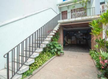 Casa · 200m² · 2 Quartos · 2 Vagas · Casa a venda próxima a av Paes de Barros com 2 dormitórios, 2 vagas de garagem e quintal