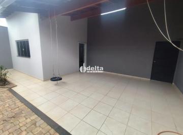 Casa · 253m² · 4 Quartos · 3 Vagas · Casa com 4 quartos sendo 1 suíte disponível para venda no bairro Alto Umuarama em Uberlândia-MG