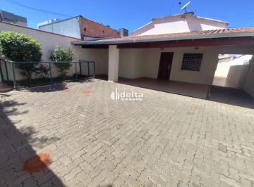 Casa · 150m² · 3 Quartos · 5 Vagas · Casa residencial com 3 quartos sendo 1 suíte disponível para locação no bairro Jardim Botânico em Ub