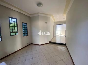 Casa · 190m² · 3 Quartos · 3 Vagas · Casa com 3 quartos sendo 1 suíte disponível para venda no bairro Cidade Jardim em Uberlândia-MG
