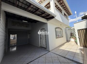 Casa · 300m² · 3 Quartos · 3 Vagas · Casa com 3 quartos sendo 1 suíte disponível para locação no bairro Tibery em Uberlândia-MG