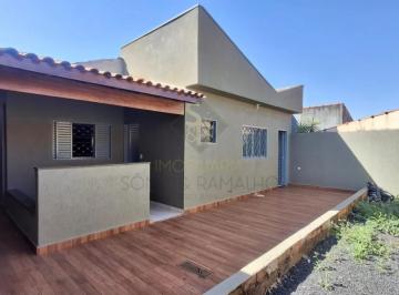 Casa · 200m² · 2 Quartos · 3 Vagas · Casa para venda com 131,36m² de área construída em um terreno de 200,00m², localizada no bairro Jard