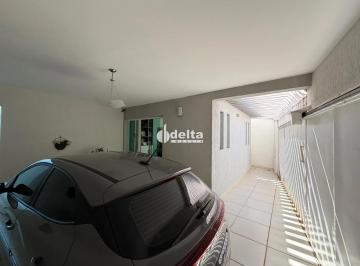 Casa · 319m² · 5 Quartos · 2 Vagas · Casa residencial com 5 quartos sendo 2 suítes disponível para venda no bairro Santa Mônica em Uberlâ
