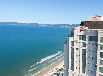Apartamento · 176m² · Lindo e bem localizado empreendimento,com ótimo lazer,centro de Itapema.