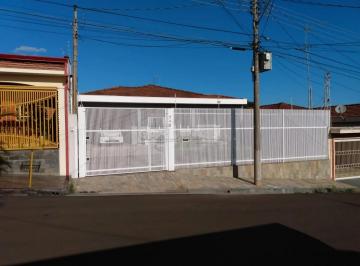 Casa · 239m² · 3 Quartos · 4 Vagas · Casa para venda em Centro de 239.00m² com 3 Quartos, 1 Suite e 4 Garagens