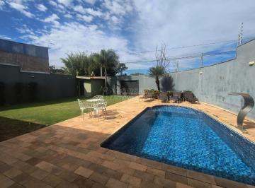Casa · 124m² · 1 Quarto · 6 Vagas · Casa Padrão em Araraquara