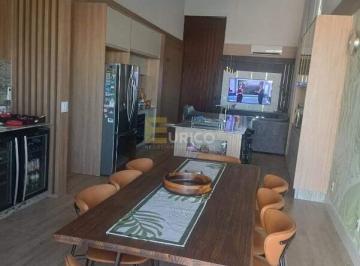 Casa · 225m² · 2 Quartos · 4 Vagas · Casa de Condomínio para venda em Condomínio St. Moritz - Swiss Park de 225.00m² com 2 Quartos, 2 Sui