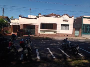Casa · 221m² · 5 Quartos · 1 Vaga · Casa para venda em Centro de 221.00m² com 5 Quartos e 1 Garagem
