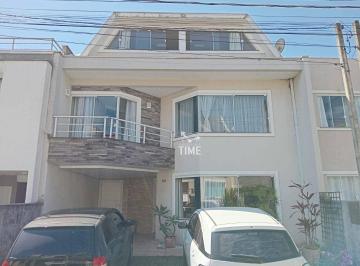 ce6bd66a03a5a47998ad7e1428d226690993b1a2 · Sobrado em Condomínio Fechado com Ático Multiuso e 2 Vagas – Cachoeira Curitiba