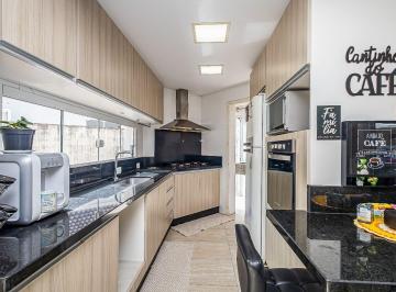 8b9058caf16e7d40ce505cf5d1e996a39d569421 · Sobrado em Condomínio Fechado com Ático Multiuso e 2 Vagas – Cachoeira Curitiba