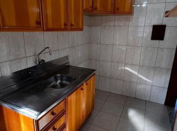 Cozinha-Armarios · Apartamento Reformado na Cidade Baixa | 1 Dormitório | Próximo à Redenção e UFRGS.