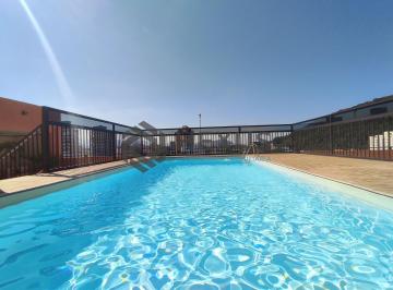 Foto · Apartamento com varanda e lazer a 250m da praia na região do Tortugas na Enseada