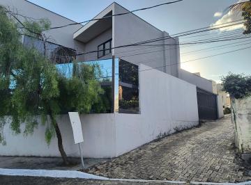 Fachada externa · Casa moderna e espaçosa