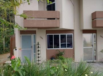 Casa de 2 quartos, Balneário Camboriú · Sobrado Reformado Próximo à Praia Brava – Balneário Camboriú