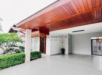 Casa · 300m² · 5 Quartos · 2 Vagas · Casa recém reformada para locação no Condomínio Portal da Serra em SJC/SP