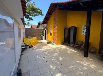 Casa de 3 quartos, Itanhaém · Casa com piscina e 3 quartos em Itanhaém.