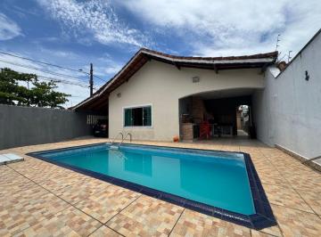 Casa de 4 quartos, Peruíbe · Casa com 4 quartos e piscina em Peruíbe - R$ 700.000,00.
