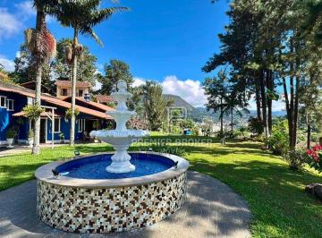Casa · 216m² · 3 Quartos · 7 Vagas · Casa em Araras, Teresópolis/RJ de 216m² 3 quartos à venda por R$ 1.350.000,00
