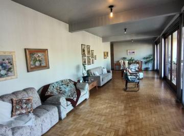 Apartamento · 250m² · 4 Quartos · Apartamento de 4 dormitórios, 2 suítes, sacada, living para 2 ambientes bem amplo.