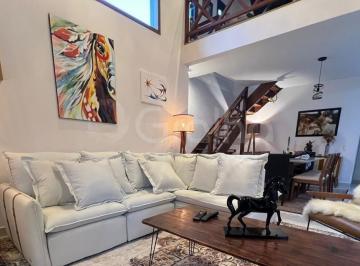 Casa · 193m² · 2 Quartos · 2 Vagas · Casa de 193m² com 2 suites no Campeche.