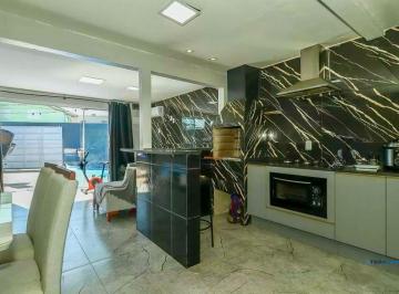 Casa · 233m² · 3 Quartos · 2 Vagas · Casa com 3 quartos 300m² à venda no Bairro Sarandi Porto Alegre