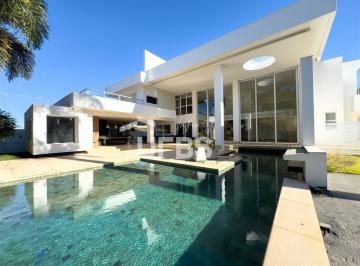 Casa · 500m² · 4 Quartos · 4 Vagas · Sobrado Exclusivo em 2 Lotes: 900m² de Área, 500m² de Construção e Projeto Contemporâneo Premiado pe