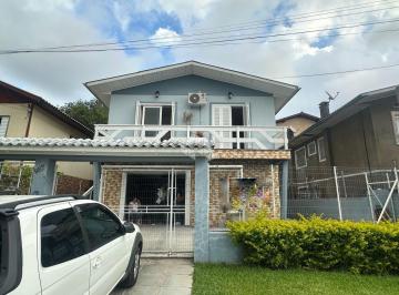 Casa · 147m² · 2 Quartos · 2 Vagas · Casa de dois andares com 02 Dormitórios, pátio fechado no Bairro Primeiro de Mai