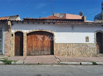 Casa · Sobrado à venda com 3 quartos em Jardim Nove de Julho, São Paulo