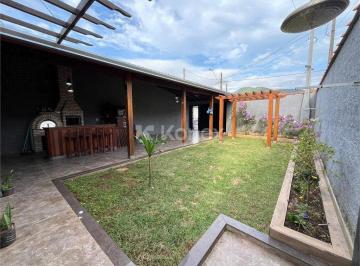 Casa · Casa à venda com 2 quartos em Araribá, Ubatuba
