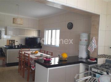 Casa · Sobrado à venda com 3 quartos em Vila Nivi, São Paulo