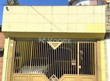 Casa · Sobrado à venda com 3 quartos em Jardim Nice, São Paulo