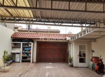 Casa · Sobrado à venda com 5 quartos em Vila Leonor, São Paulo