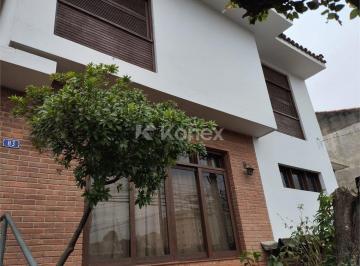 Casa · Sobrado à venda com 3 quartos em Jardim Centenário, São Paulo