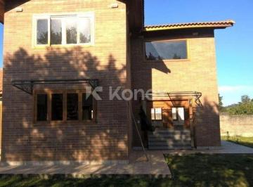 Casa · Casa em Condomínio à venda ou para alugar com 3 quartos em Serra da Cantareira, Mairiporã
