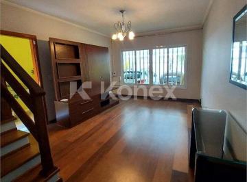 Casa · Sobrado à venda com 3 quartos em Vila Romero, São Paulo