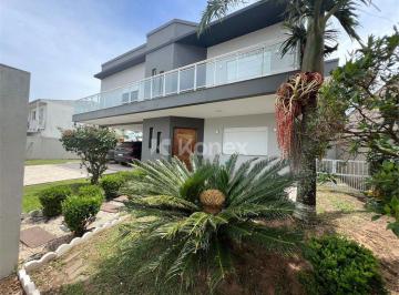 Casa · Sobrado à venda com 3 quartos em Centro, Torres