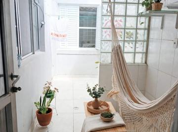 Apartamento de 2 quartos, Santos · Térreo com cara de casa a venda na Ponta da Praia - 02 quintas !!