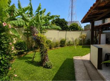 Casa · 380m² · 5 Quartos · À venda imóvel com 3 unidades e quintal compartilhado em Manguinhos, Búzios