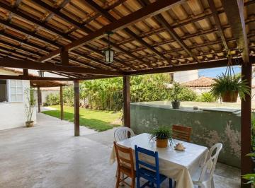Casa · 210m² · 5 Quartos · À venda imóvel com 3 unidades e quintal compartilhado em Manguinhos, Búzios