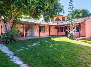Casa · 330m² · 2 Quartos · 4 Vagas · Casa à venda com amplo terreno arborizado próxima à Ponta do Pai Vitório