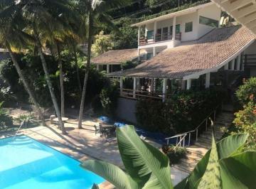 Casa · 656m² · 8 Quartos · A exclusividade do litoral carioca em um refúgio de luxo e sofisticação