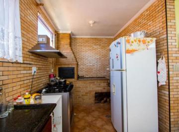 Casa · 135m² · 4 Quartos · 2 Vagas · Casa com 4 dormitórios, cozinha com fogão a lenha e varanda gourmet , 210m² no - Jardim Pilar - Sant