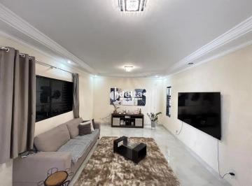 Casa · 200m² · 4 Quartos · 5 Vagas · Casa residencial com 4 quartos sendo 2 suítes disponível para locação no bairro Jardim Patrícia em U