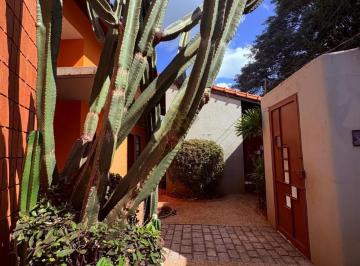 Casa · 450m² · 3 Quartos · 2 Vagas · Casa à Venda com 03 quartos, sendo 01 suíte, escritório e quintal com área de churrasco e piscina no