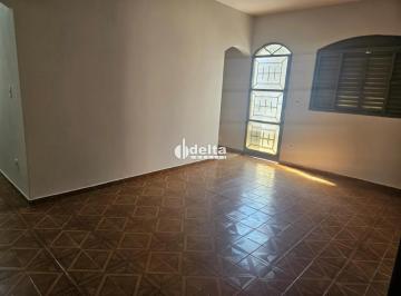 Casa · 343m² · 3 Quartos · 2 Vagas · Casa residencial com 3 quartos sendo 1 suíte disponível para venda no bairro Marta Helena em Uberlân