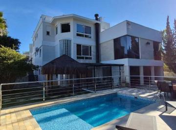 Casa · 550m² · 6 Quartos · 6 Vagas · Casa alto padrão em Curitiba a 2 minutos do Parque Tingui.