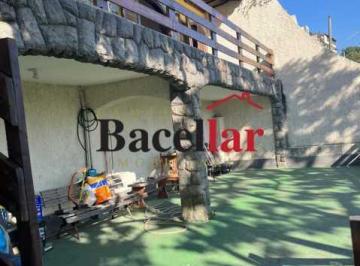 Casa · 421m² · 5 Quartos · 2 Vagas · BELA CASA À VENDA NA ILHA DO GOVERNADOR - EXCELENTE BAIRRO!