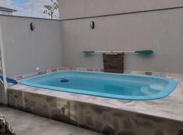 Casa · 85m² · 3 Quartos · 1 Vaga · Casa com piscina perto do mar em Praia de Leste